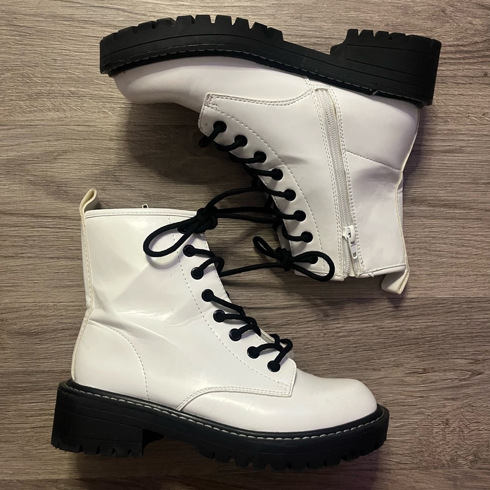 Forever 21 White Combat Boot Size 6